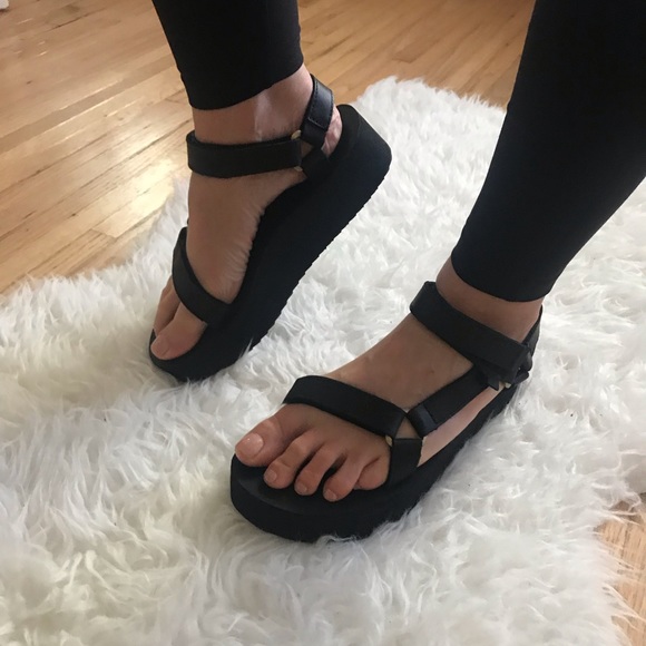 teva black platform